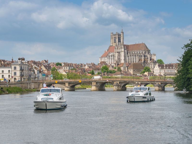Burgundy Boat Hire